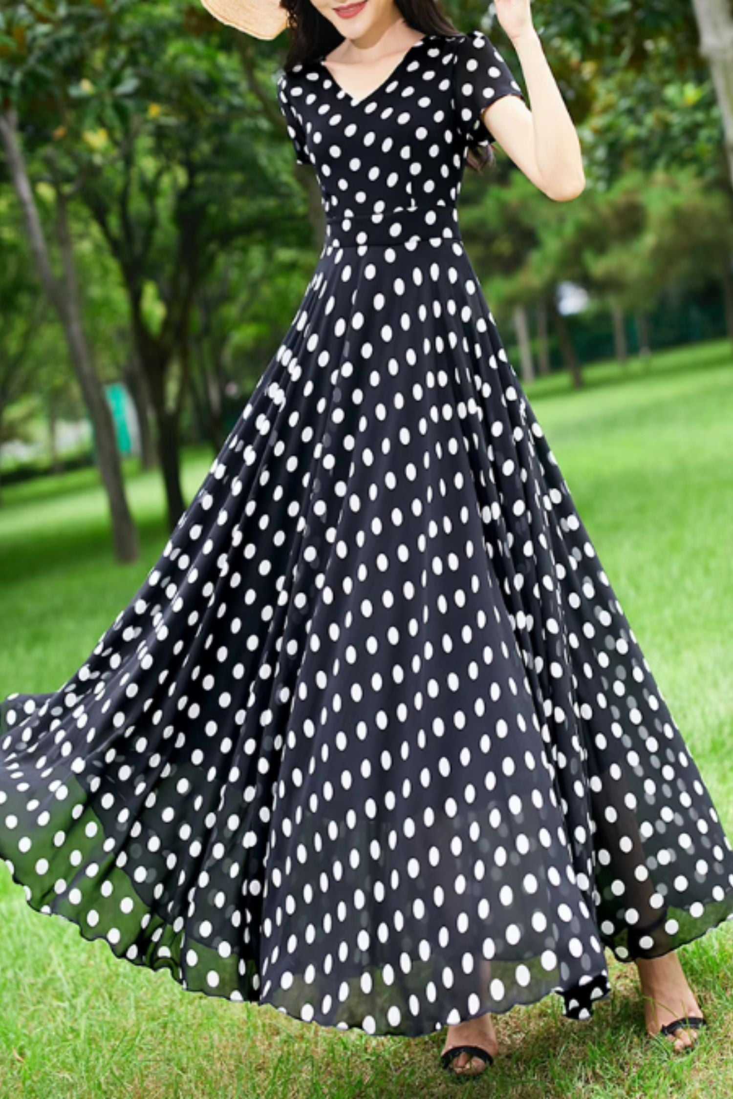 Black and White Polka Dot Chiffon Maxi Dress with Flowy V-Neck – Xiaolizi