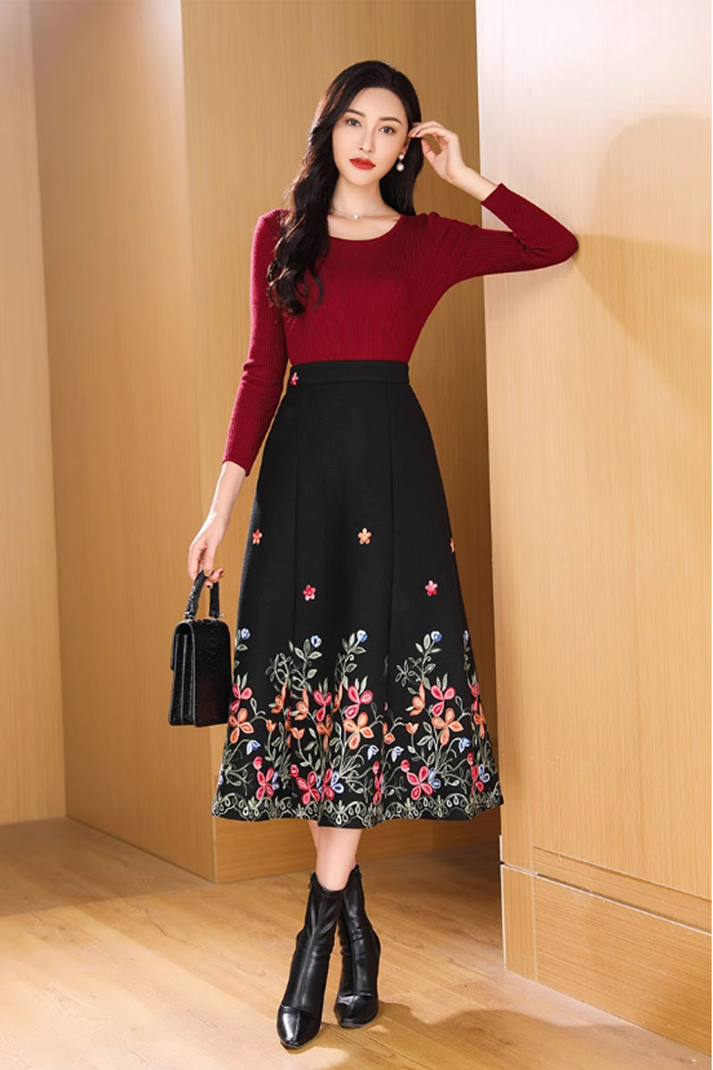 Midi black Embroidered Wool Skirt 4776