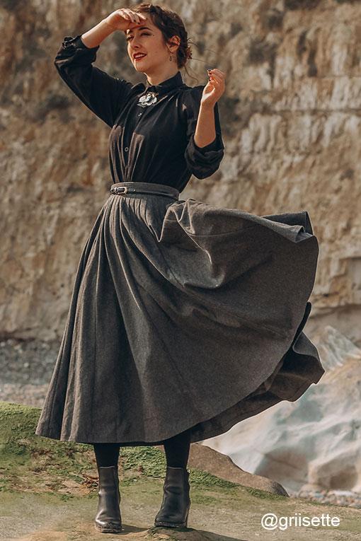 Handmade Gray Wool Circle Skirt – Vintage High Waist Full Midi with Pockets 1802