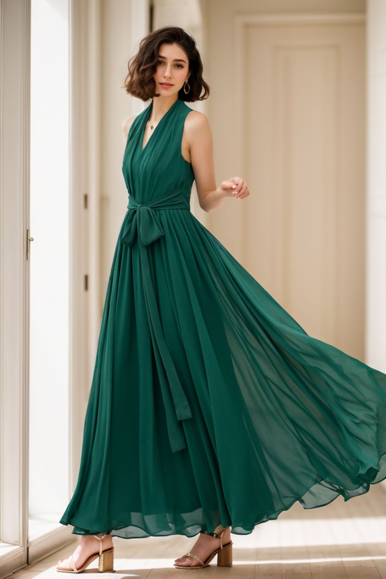 Green Chiffon Maxi Dress with Halter Neck and Fitted Waist