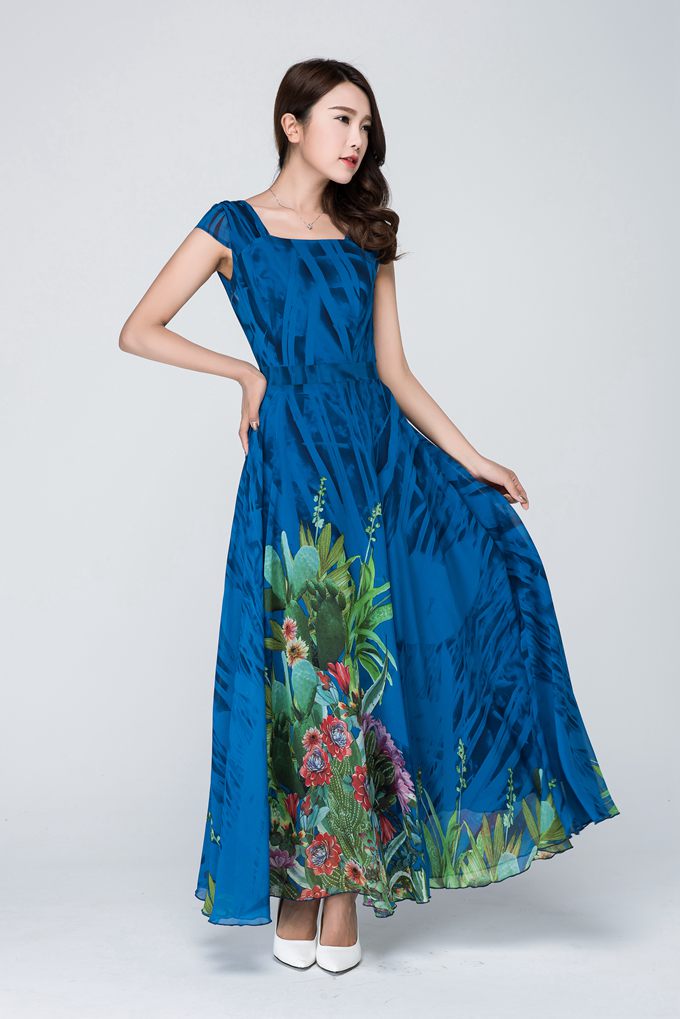 Vintage-Inspired Blue Floral Maxi Dress in Flowing Chiffon 1547