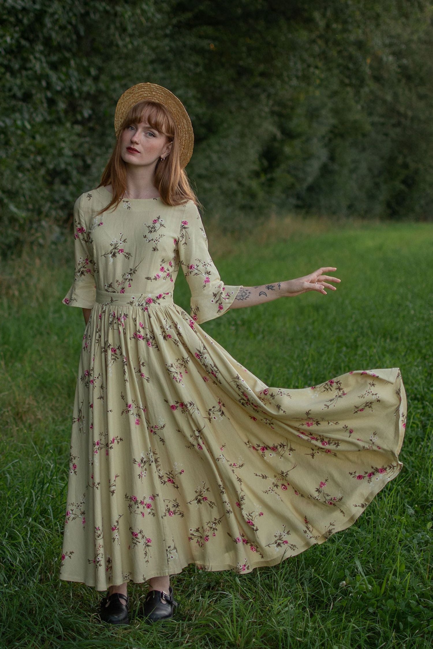 green emerald velvet dress Vintage Inspired Floral Cottagecore Dress 3053 – Xiaolizi