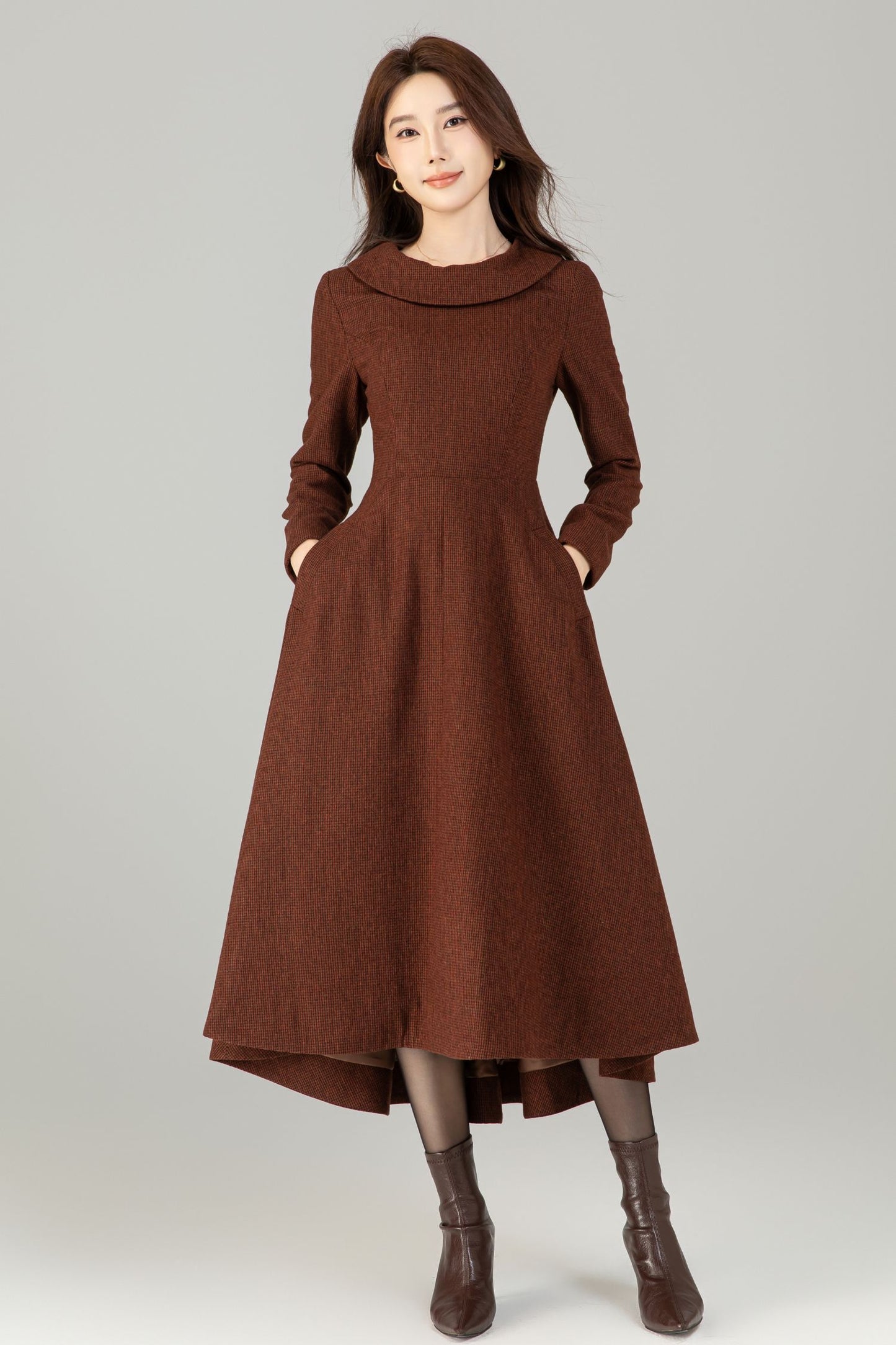 Close-up: wide fold‑over collar detail on brown wool‑blend dress