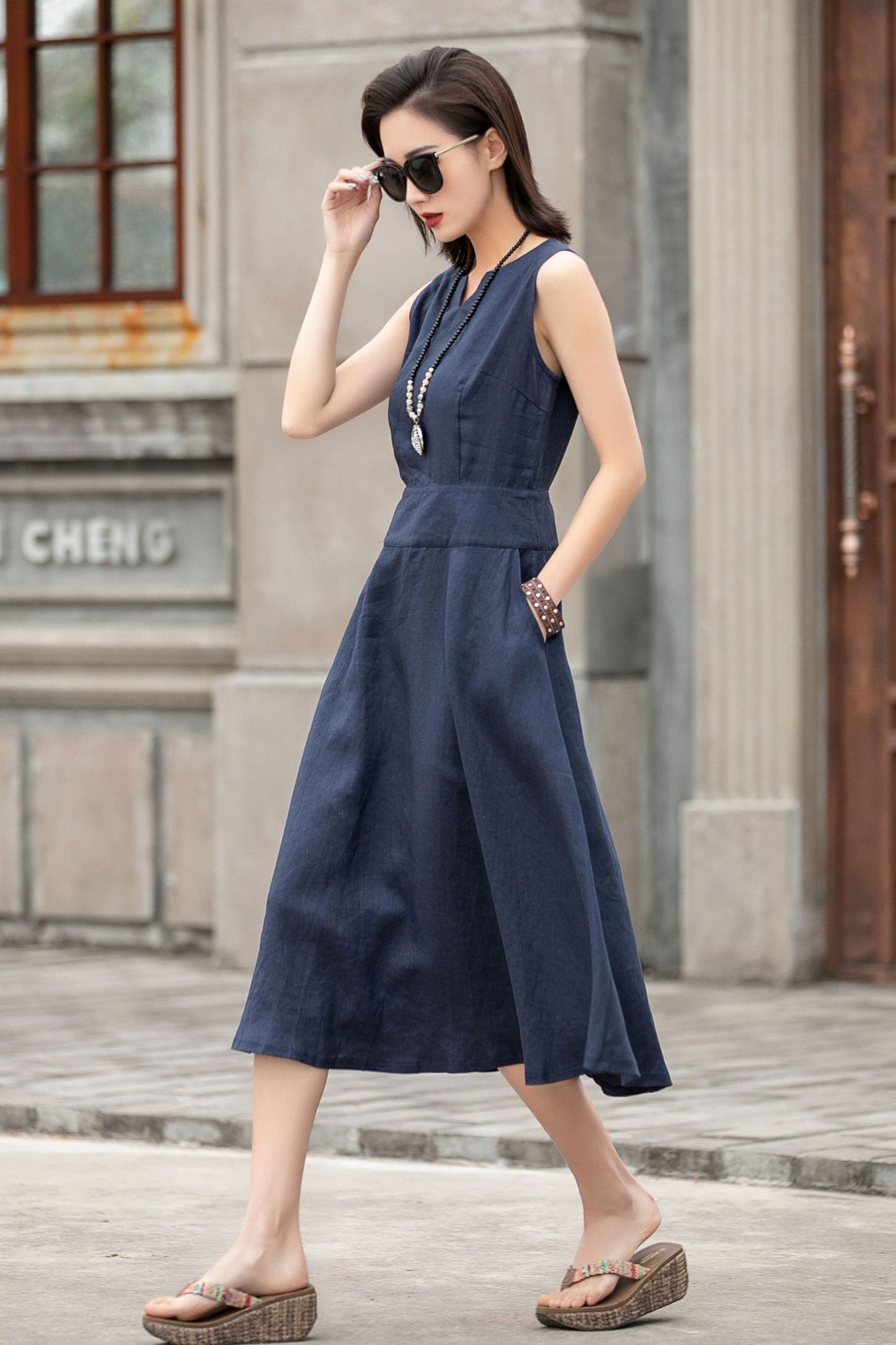 Casual sleeveless Navy linen midi dress 2593