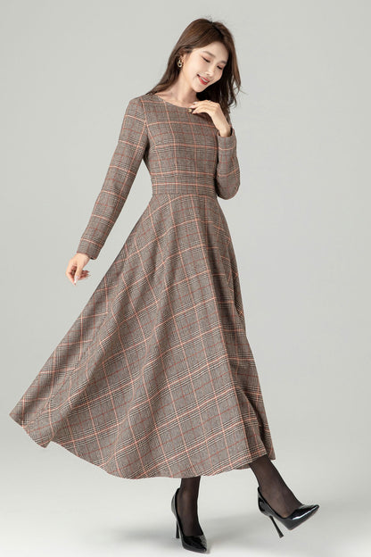 Brown Plaid Wool Maxi Dress – Vintage British Check Winter Dress with Pockets 4491