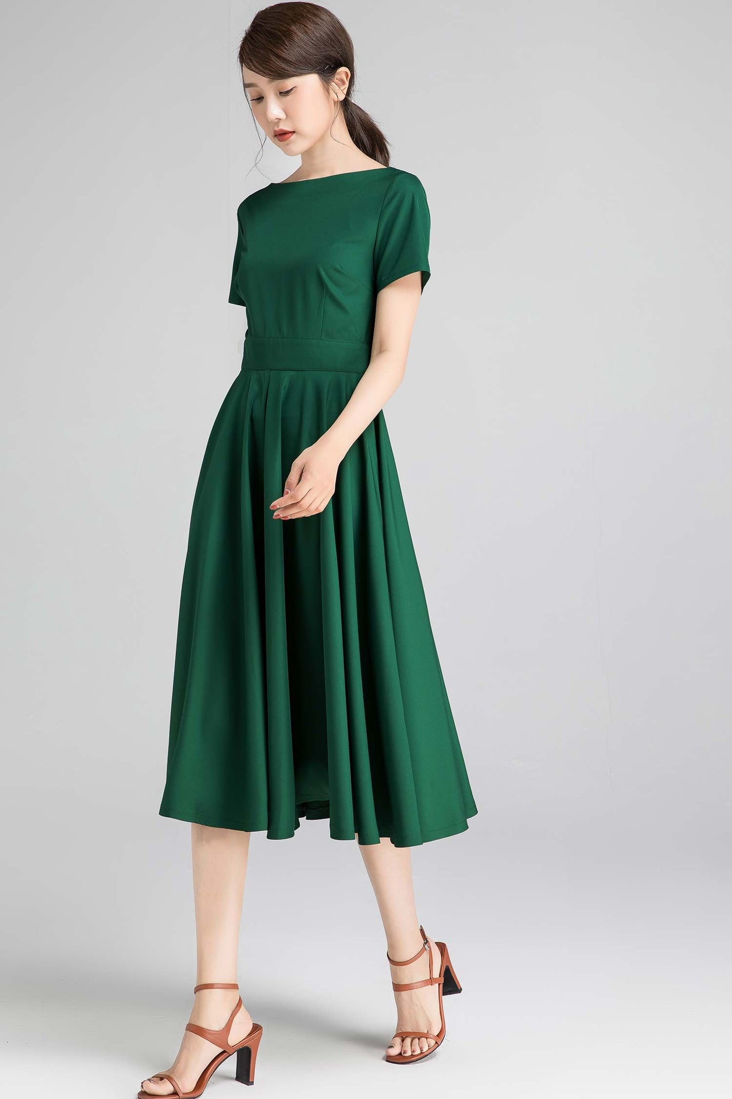 Green fit and flare summer linen dress with pockets 2337