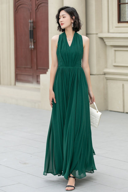 Green Chiffon Maxi Dress with Halter Neck and Fitted Waist