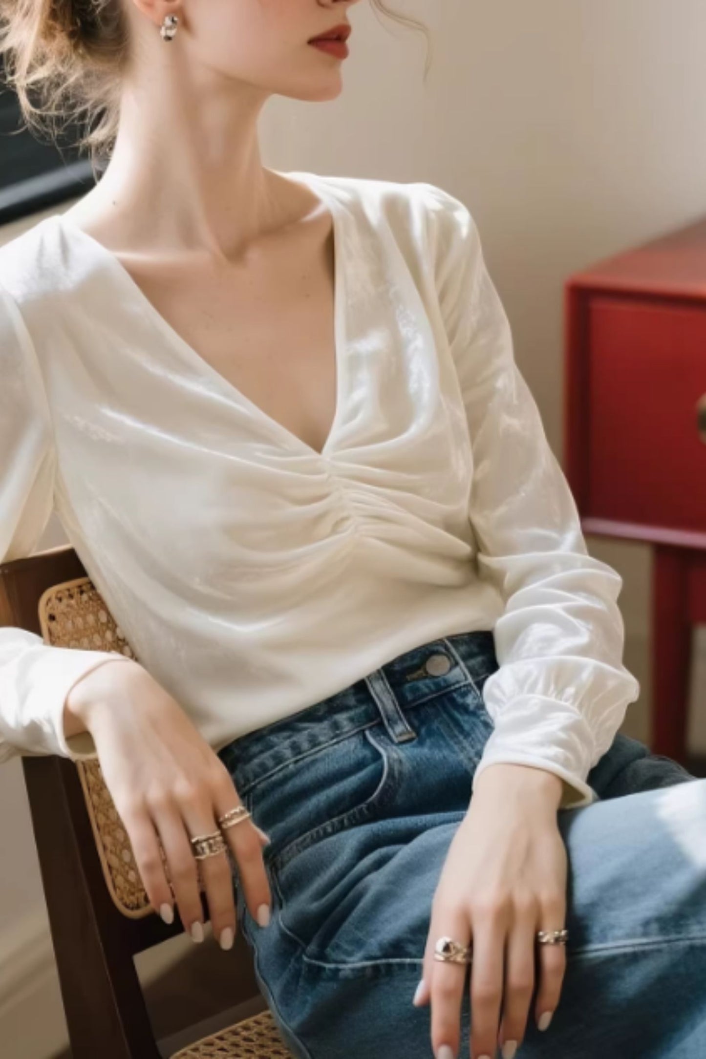 White Velvet Blouse – Elegant V Neck Long Sleeve Top | Xiaolizi 6651