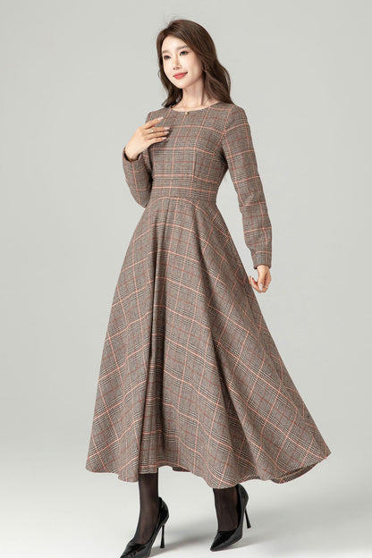 Brown Plaid Wool Maxi Dress – Vintage British Check Winter Dress with Pockets 4491