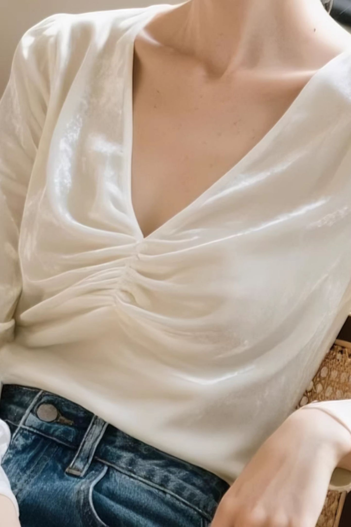 White Velvet Blouse – Elegant V Neck Long Sleeve Top | Xiaolizi 6651