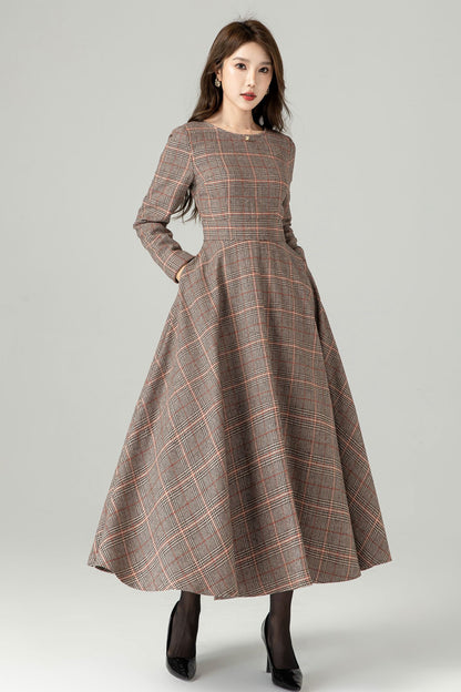 Brown Plaid Wool Maxi Dress – Vintage British Check Winter Dress with Pockets 4491