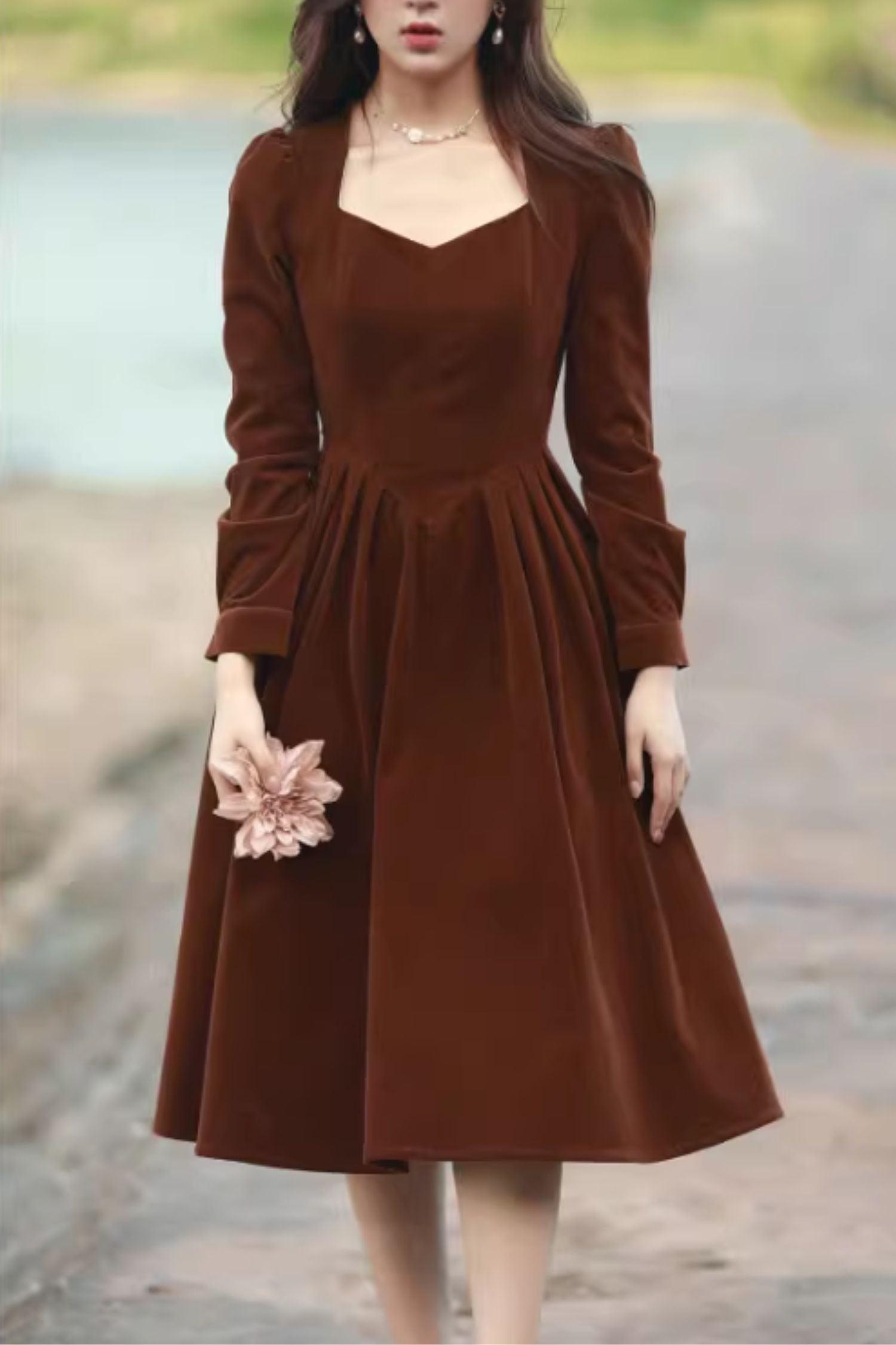 Brown Velvet Knee Length Dress with Sweetheart Neckline and Long Sleeves – Xiaolizi