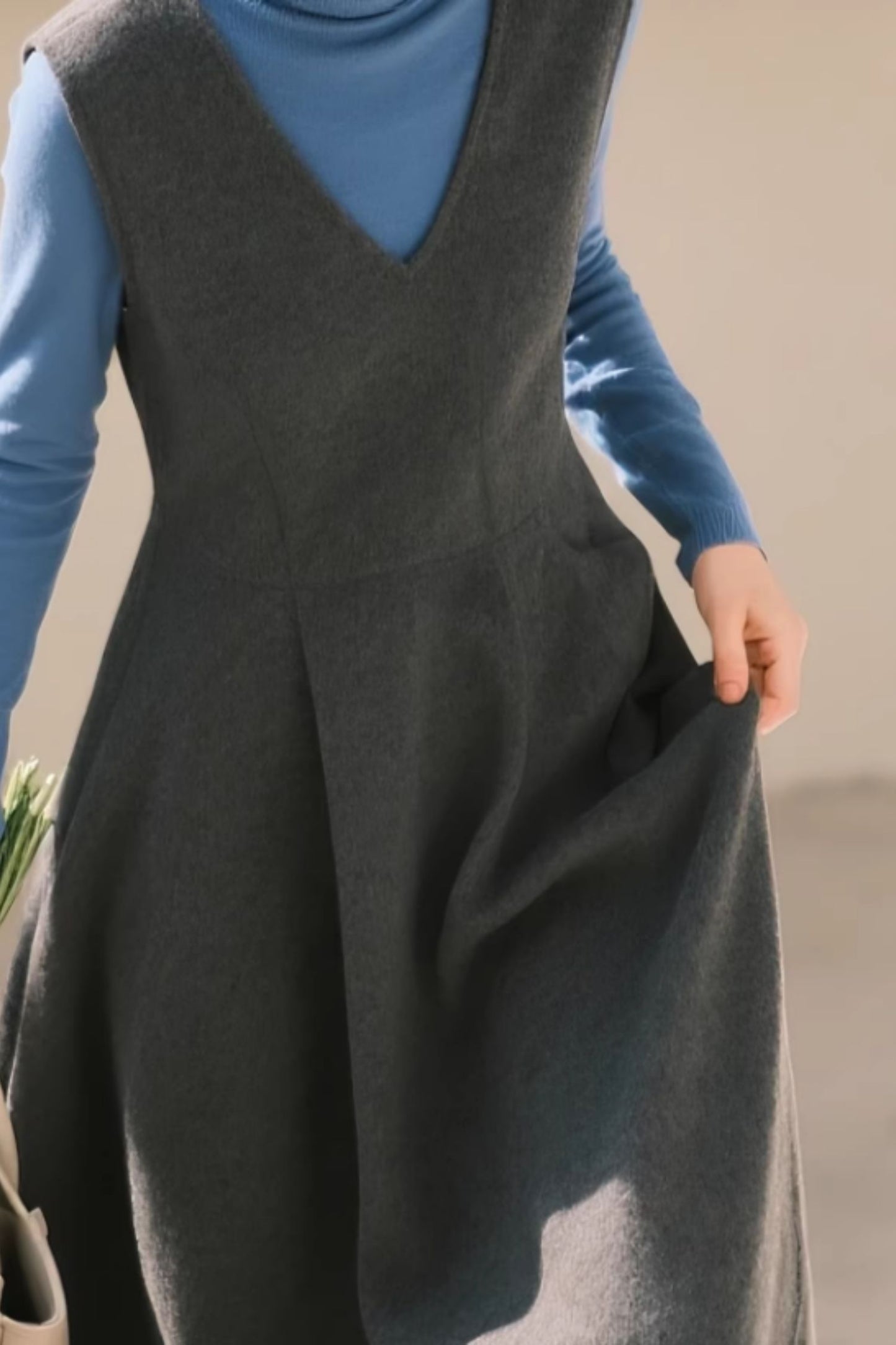 Wool Pinafore Midi Dress – Timeless Sleeveless Winter Style | Xiaolizi 6645
