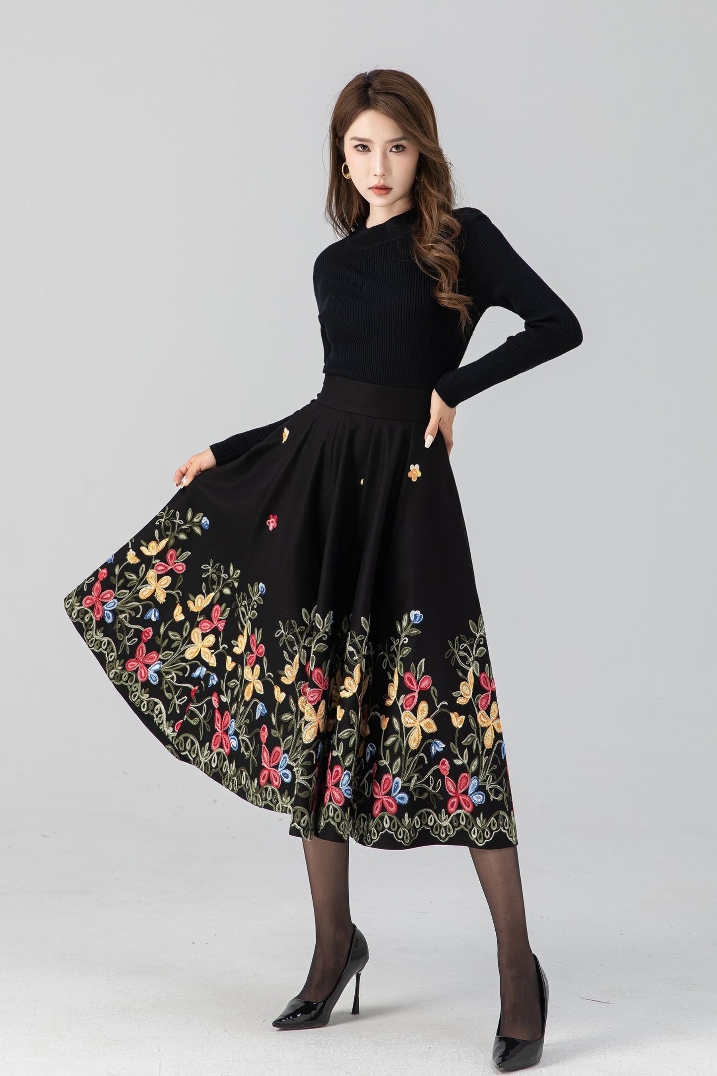 Black embroidered midi wool skirt 4665