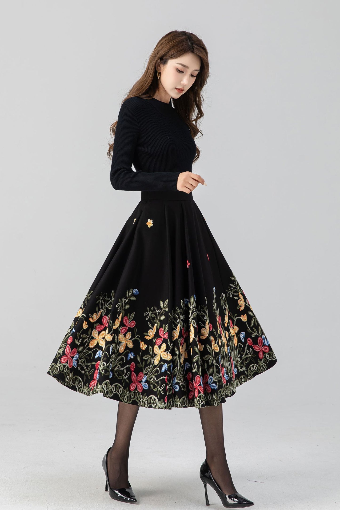 Black embroidered midi wool skirt 4665