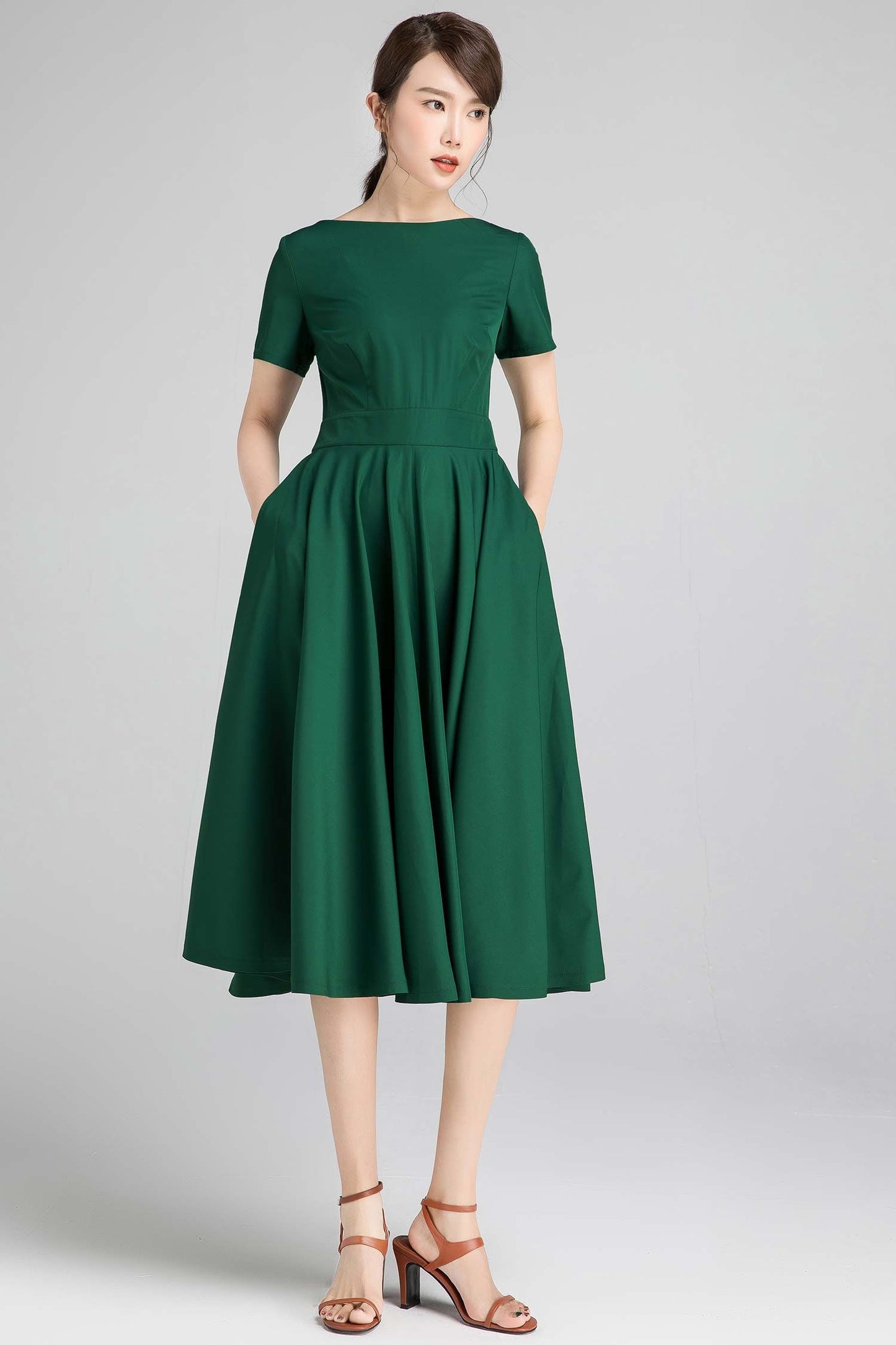 Green fit and flare summer linen dress with pockets 2337