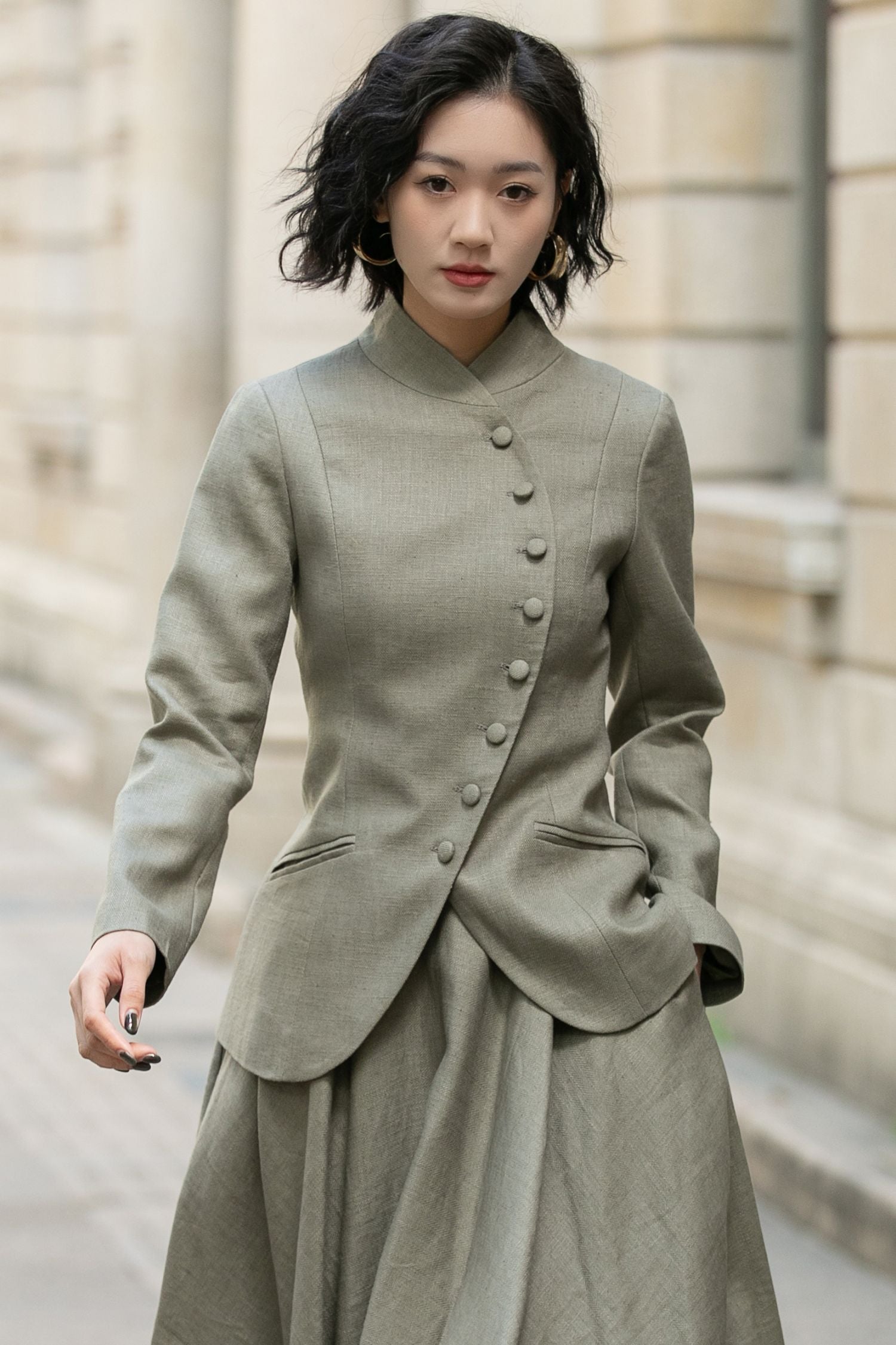 Linen Short Jacket – Button Closure with Lapel Collar and Side