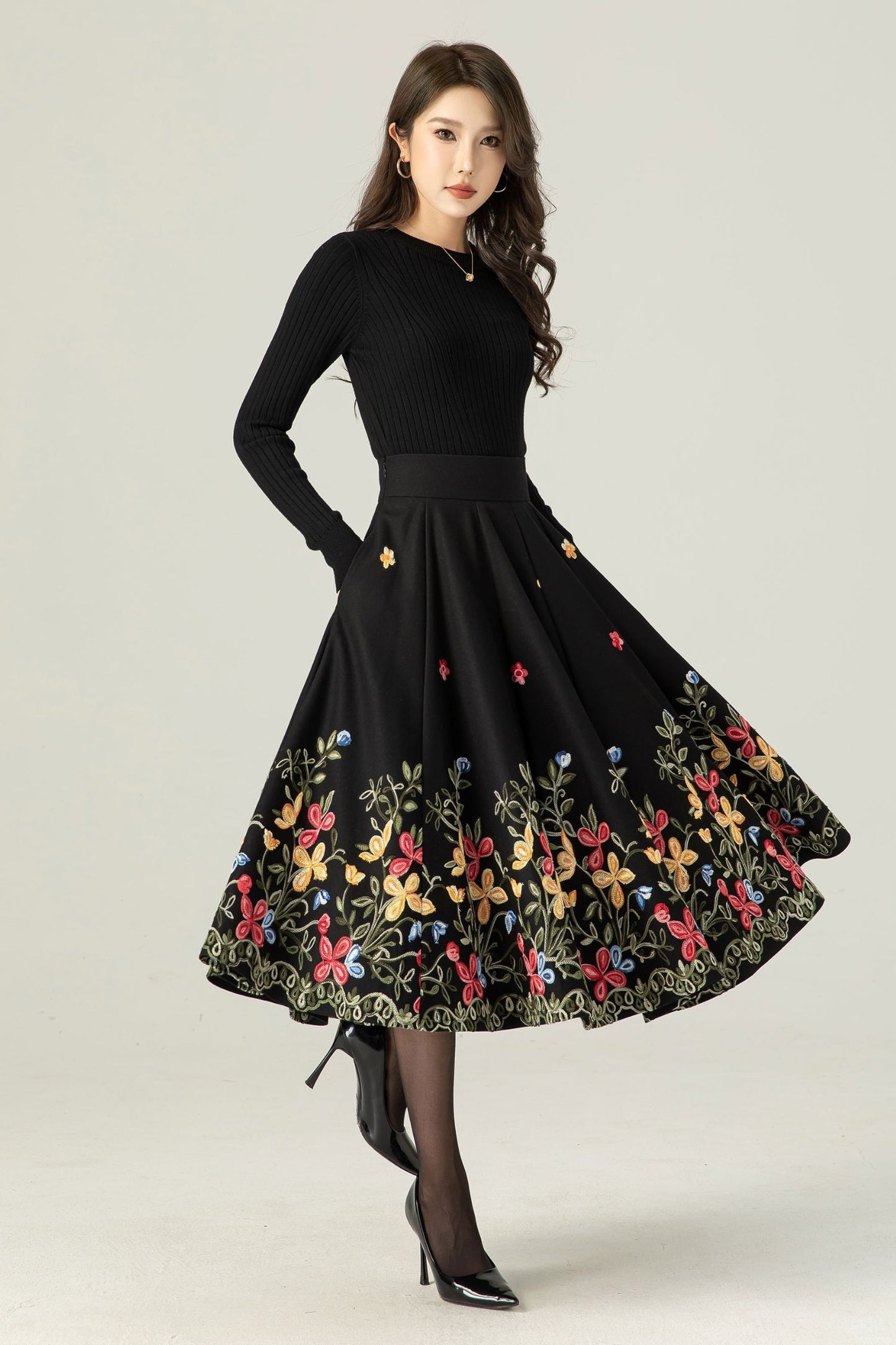 Black embroidered midi wool skirt 4665