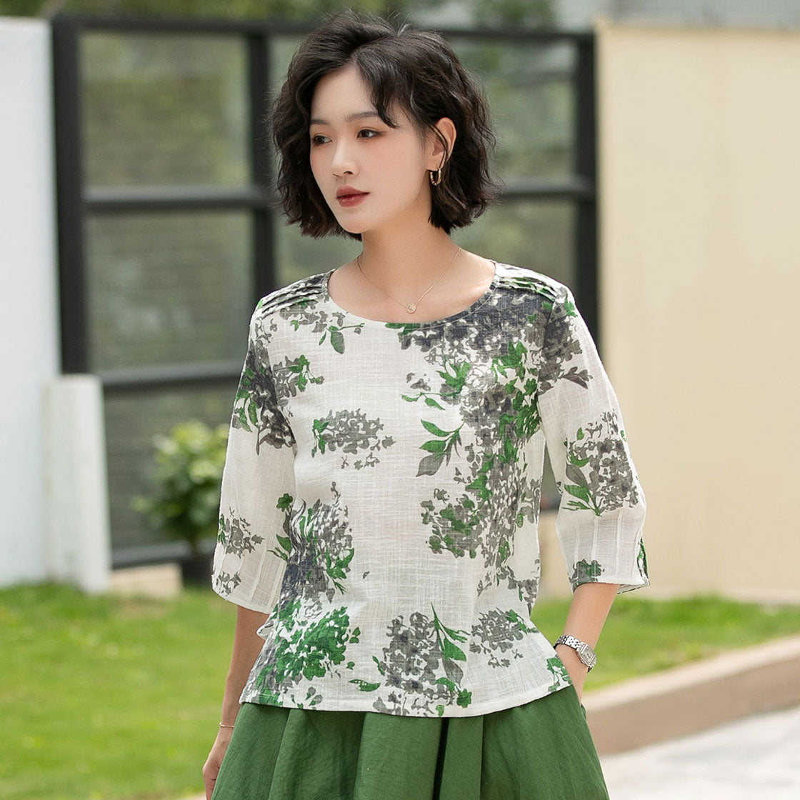 Feminine Floral Linen Top in Off-White – Relaxed Round Neck – 6055