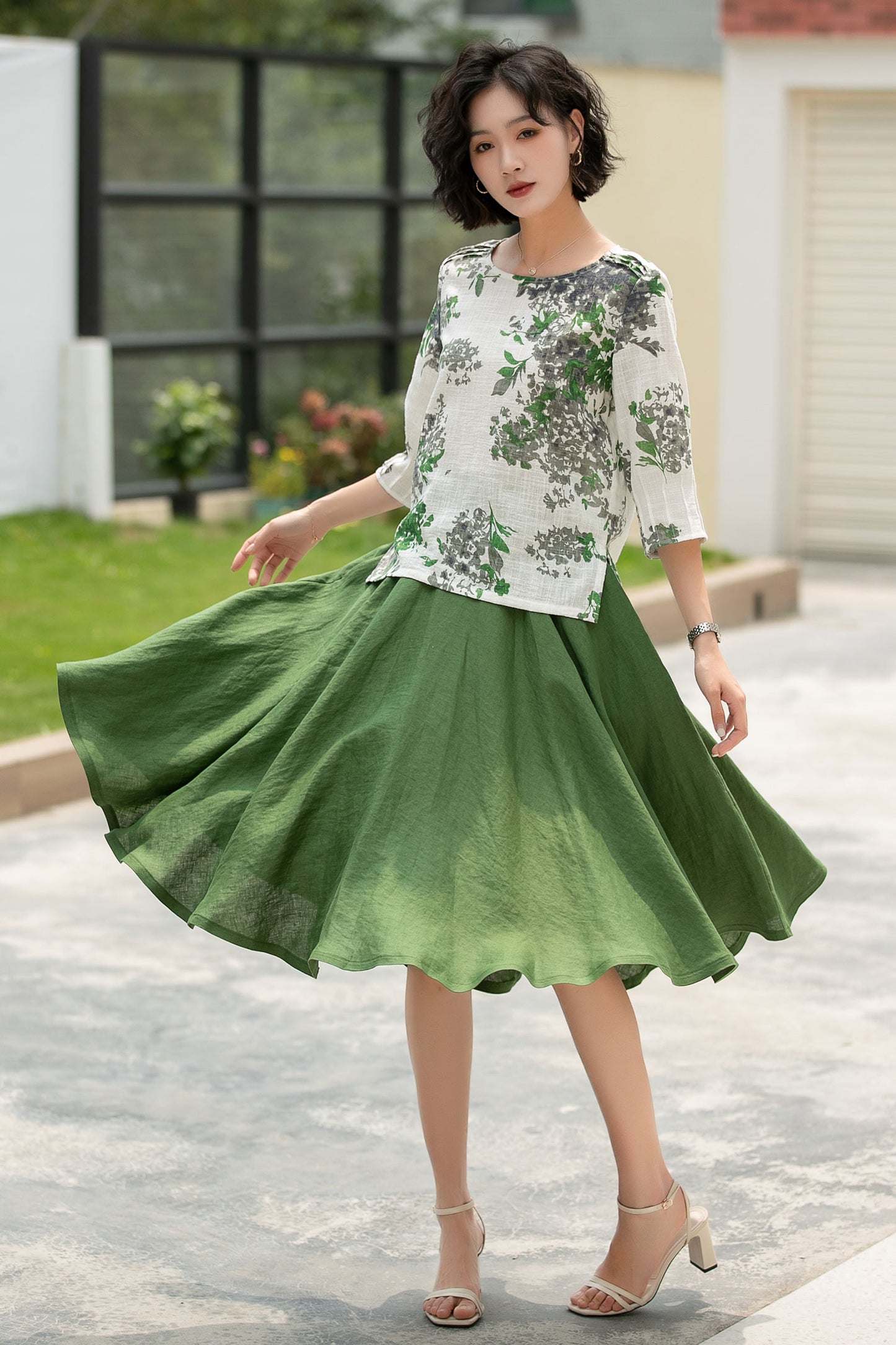 Feminine Floral Linen Top in Off-White – Relaxed Round Neck – 6055