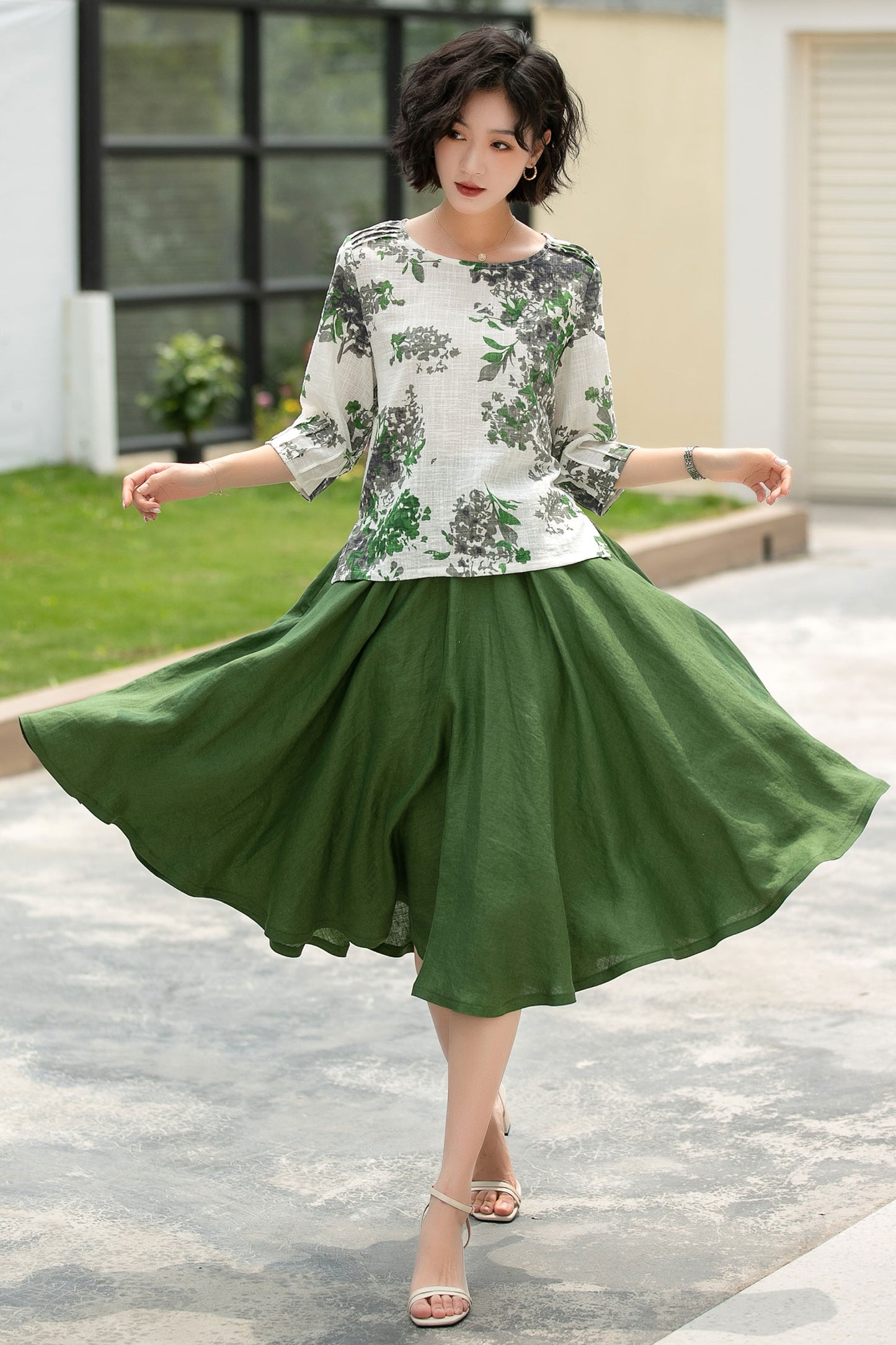 Feminine Floral Linen Top in Off-White – Relaxed Round Neck – 6055