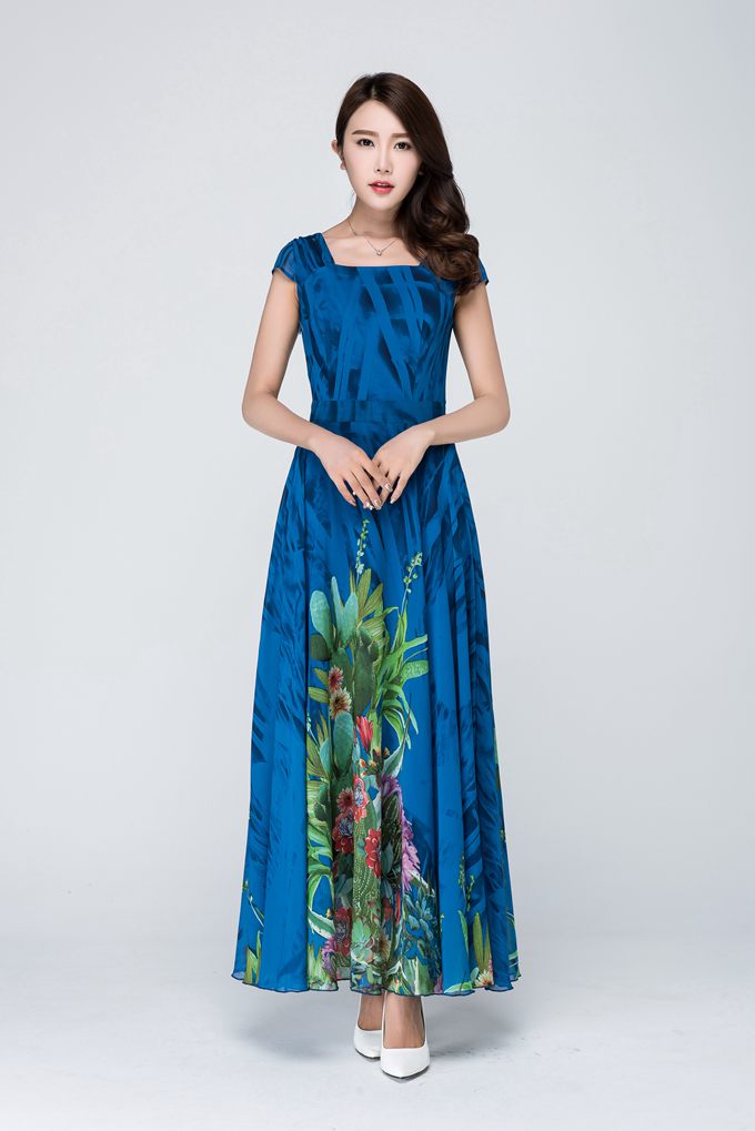 Vintage-Inspired Blue Floral Maxi Dress in Flowing Chiffon 1547