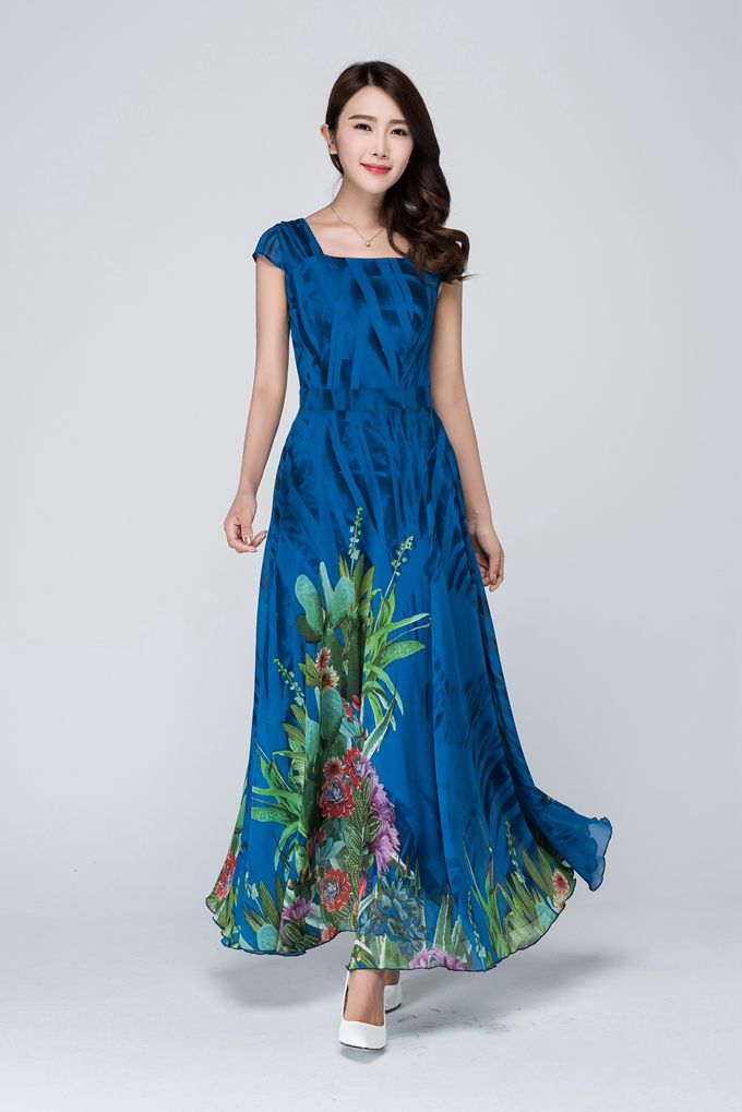 Vintage-Inspired Blue Floral Maxi Dress in Flowing Chiffon 1547