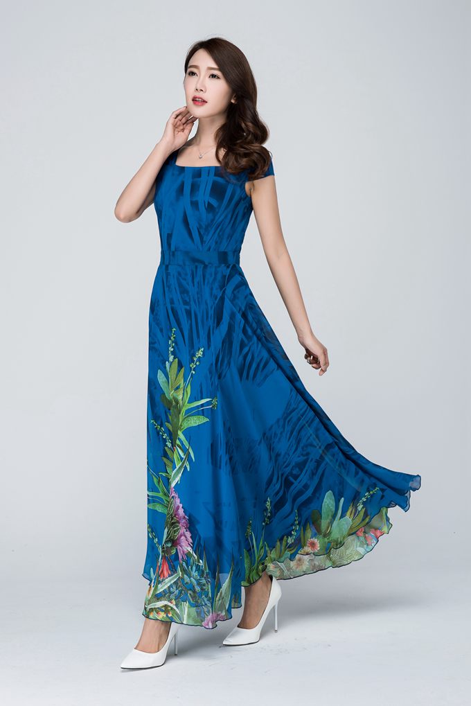 Vintage-Inspired Blue Floral Maxi Dress in Flowing Chiffon 1547