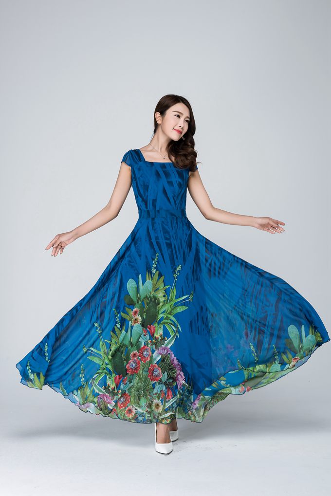 Vintage-Inspired Blue Floral Maxi Dress in Flowing Chiffon 1547