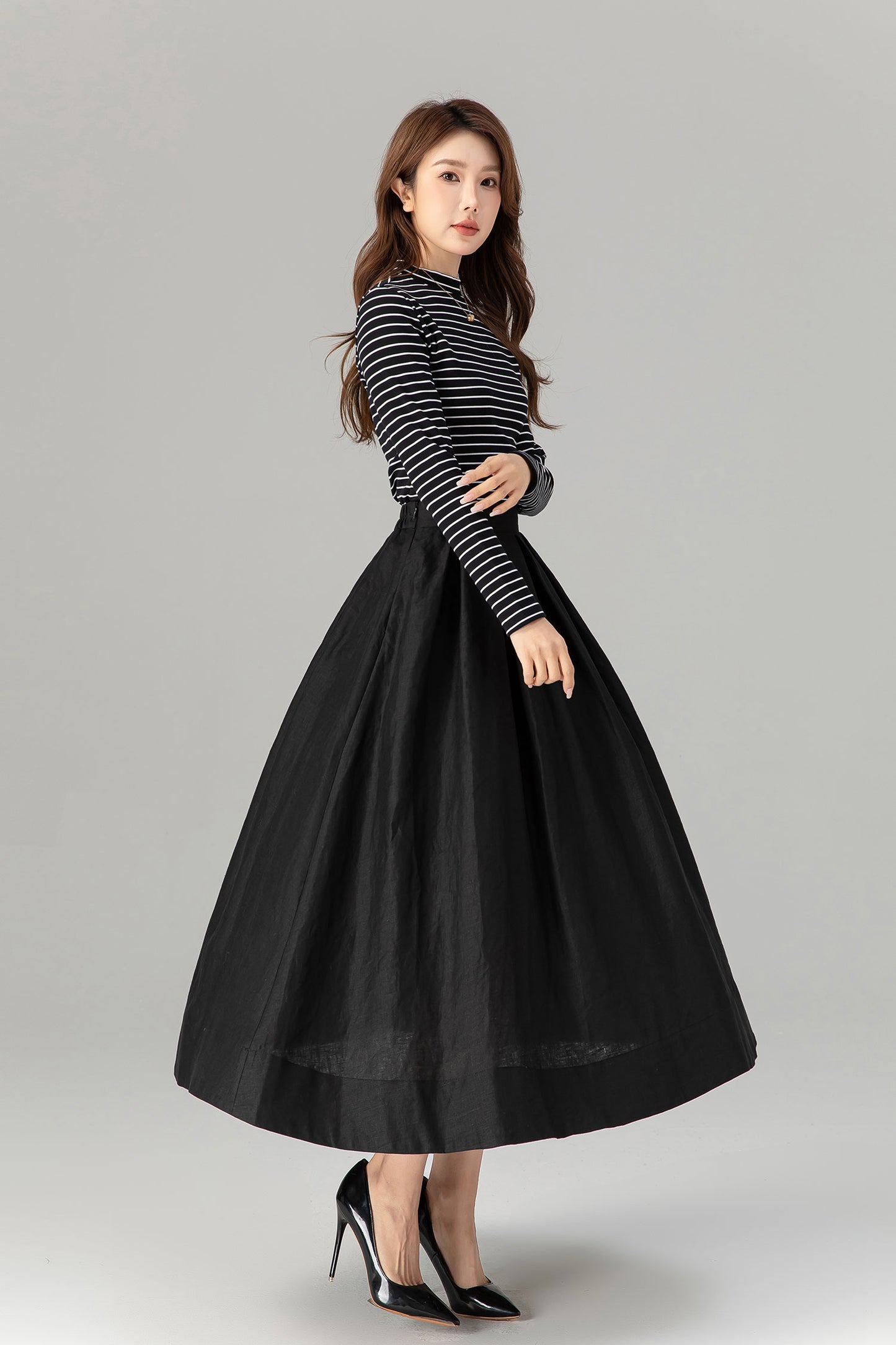 Pleated black midi linen skirt with pockets 4917