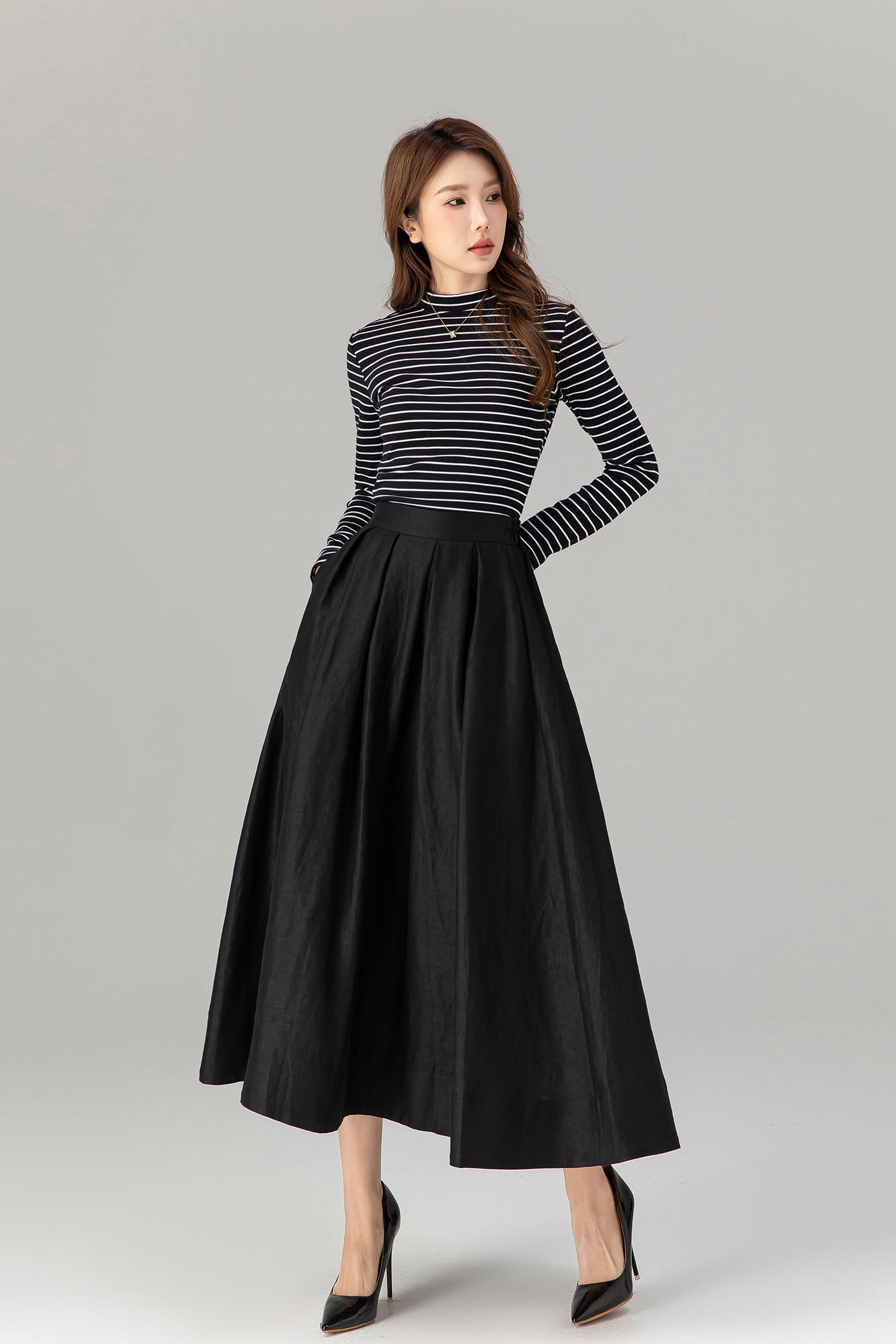 Pleated black midi linen skirt with pockets 4917