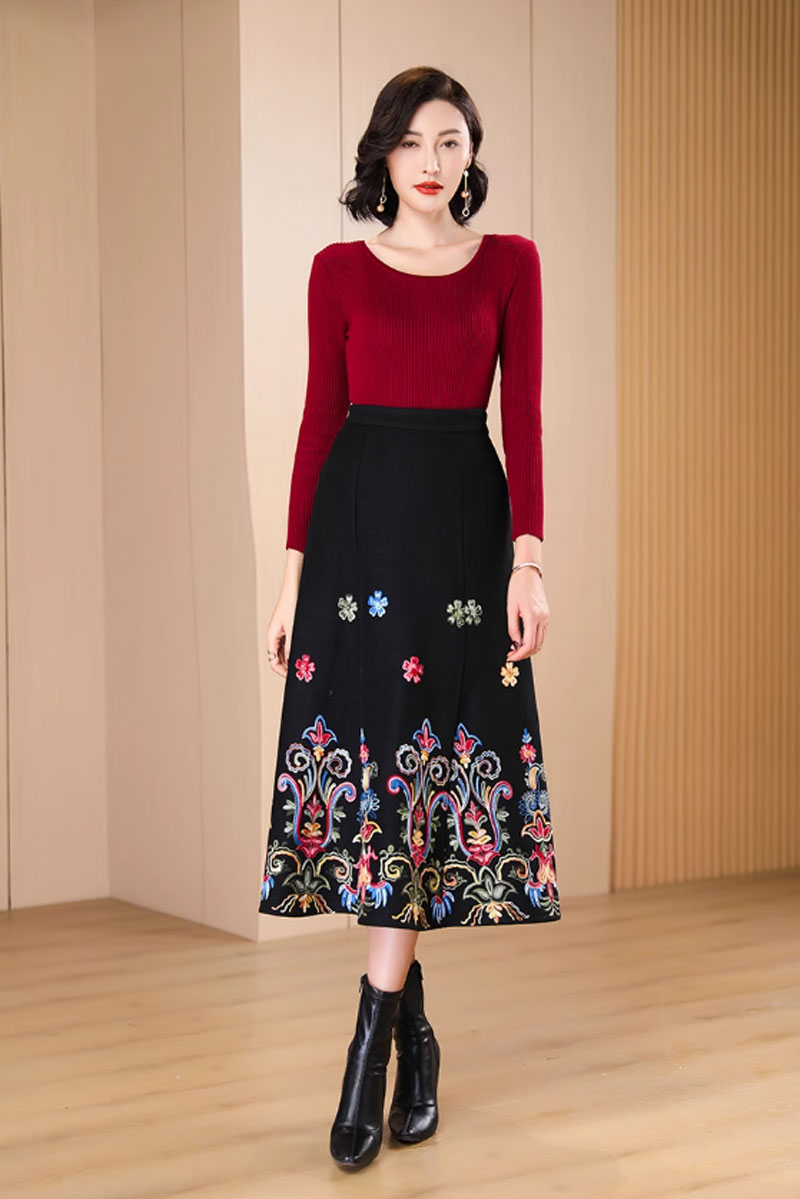 Midi black Embroidered Wool Skirt 4774
