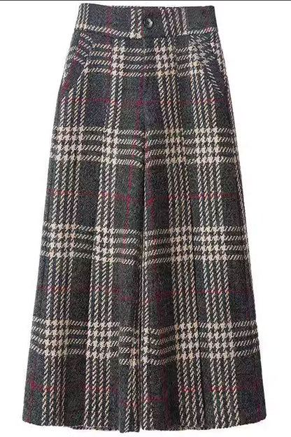 Black and White Plaid Wool Pants - Loose Fitting Above Ankle Length 4657