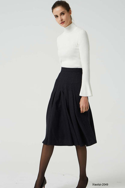 pleated skirt