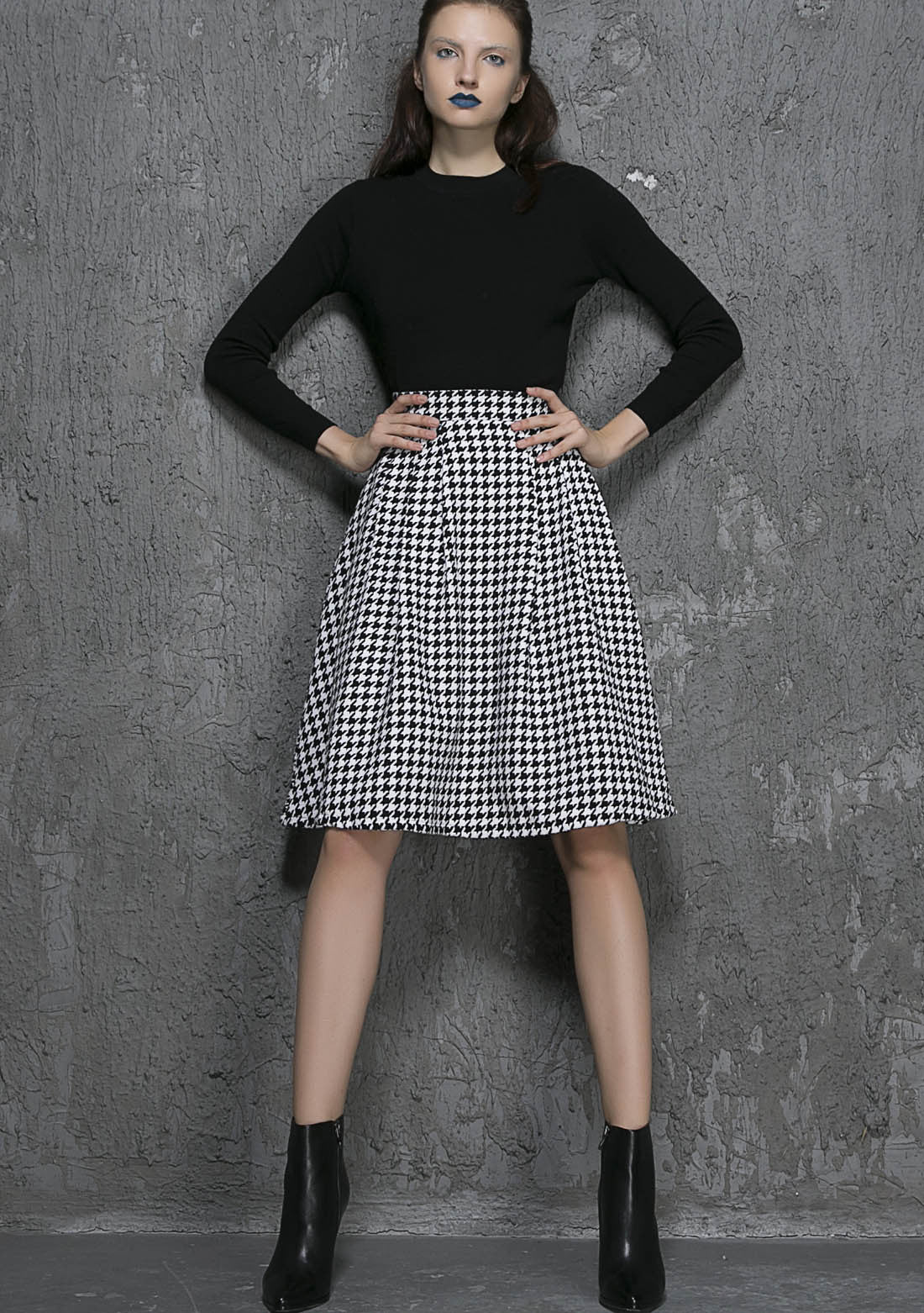 Knee length black outlet and white houndstooth skirt