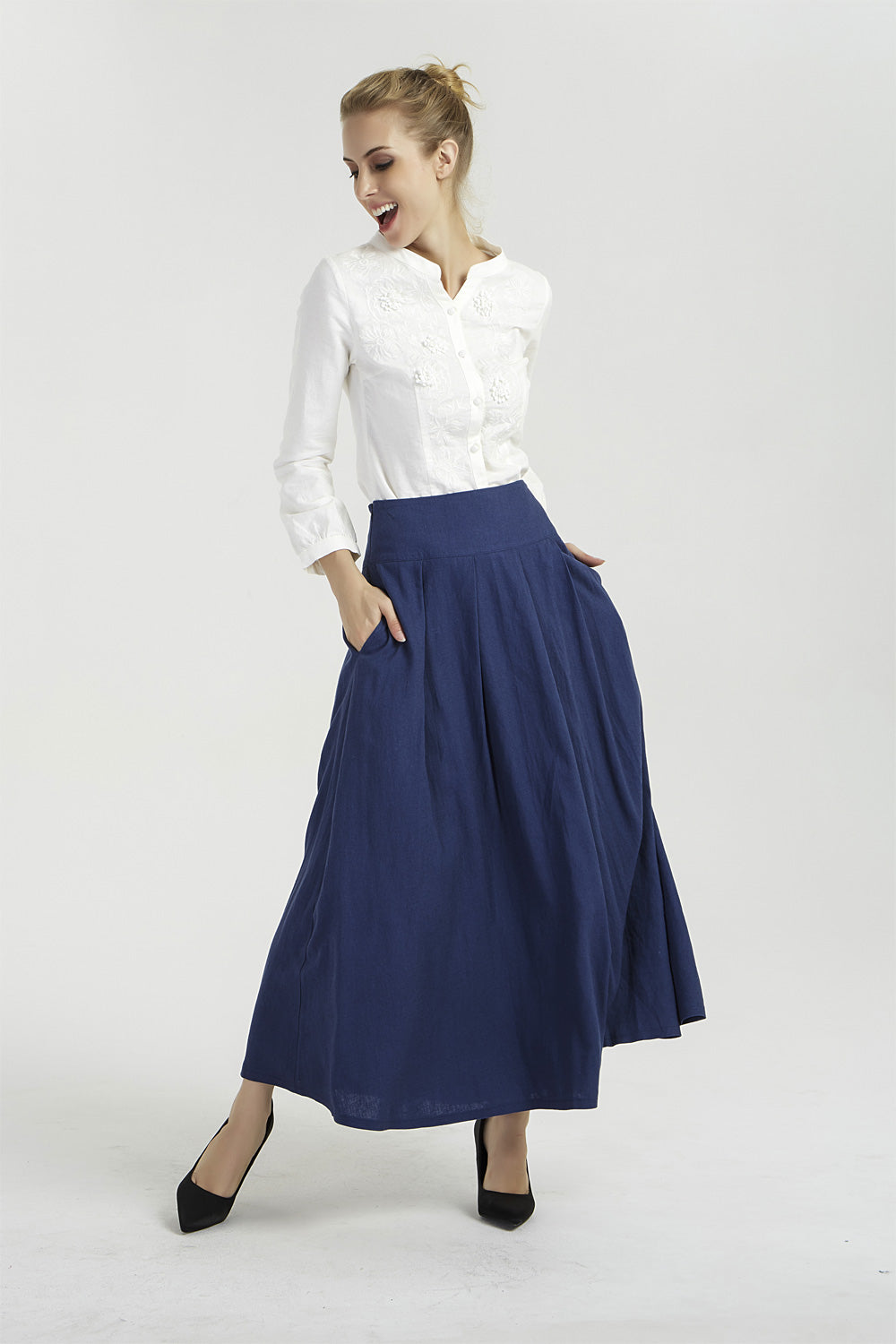 Blue pleated shop linen skirt