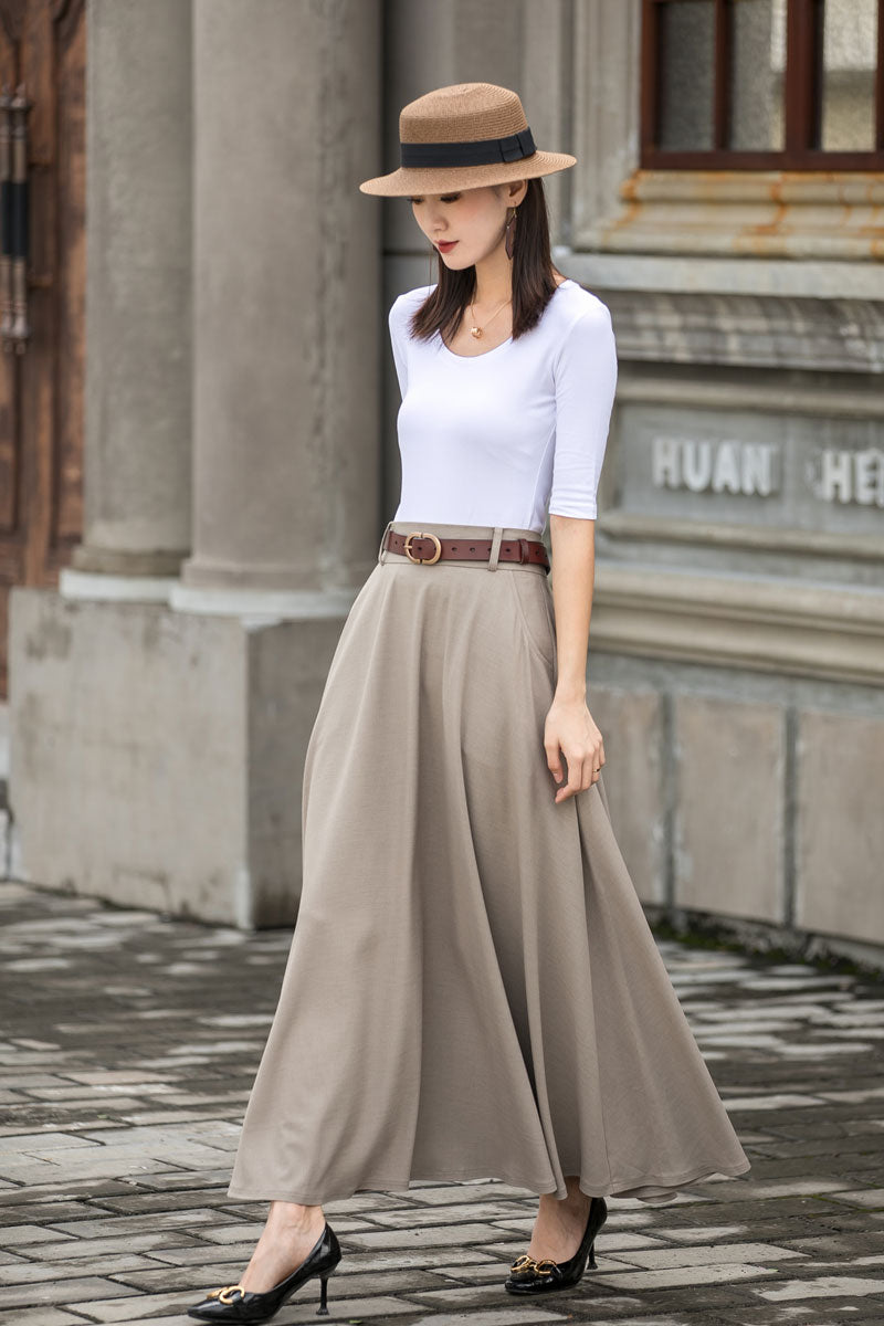 High waisted long skirt with outlet pockets