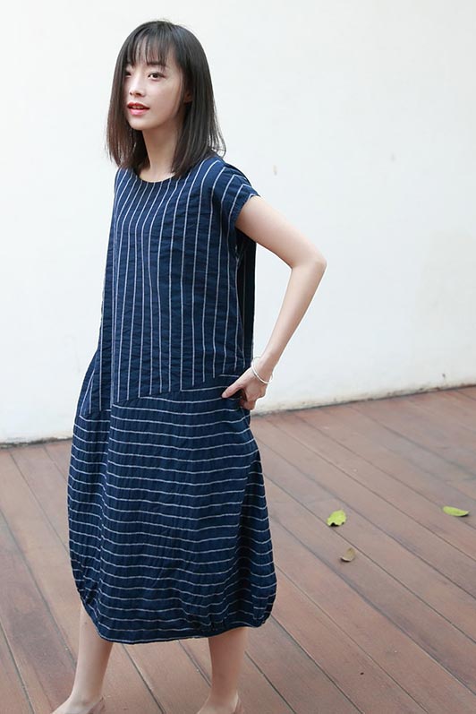 casual short-sleeved dress with loose, thin stripes CYM313