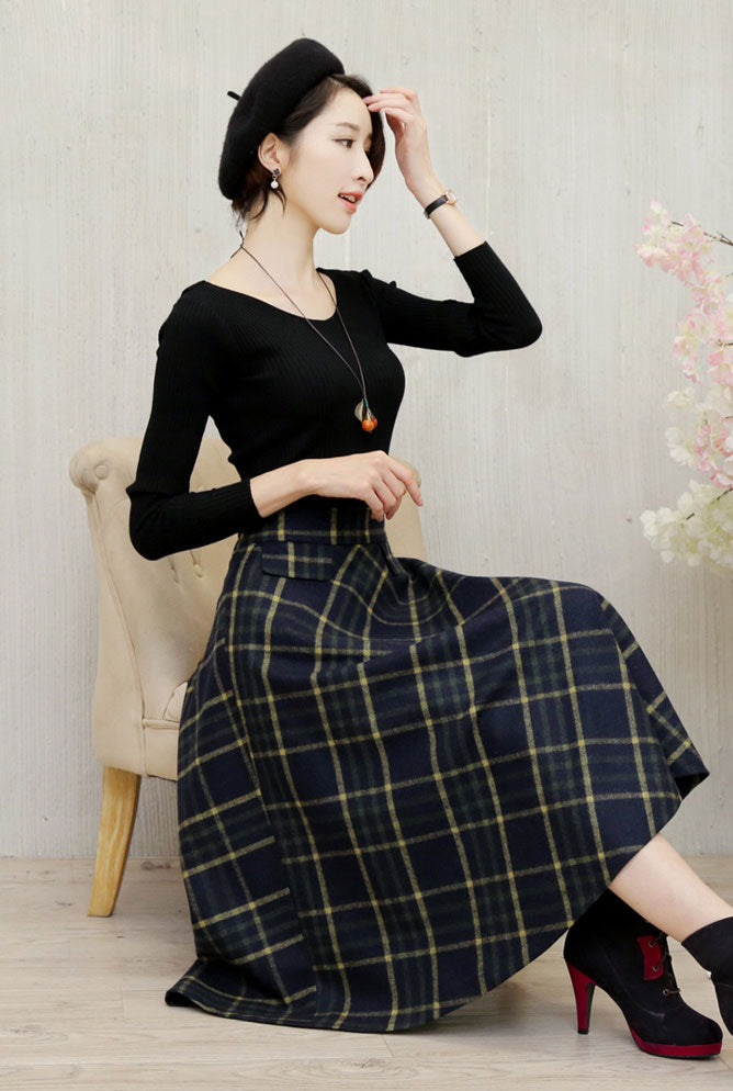 Black and white outlet plaid skirt with pockets