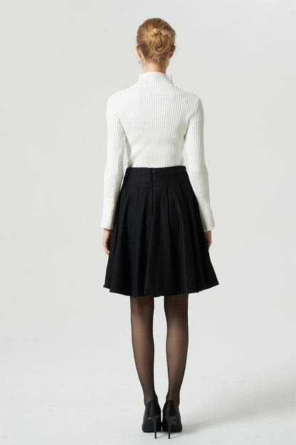 pleated skirt